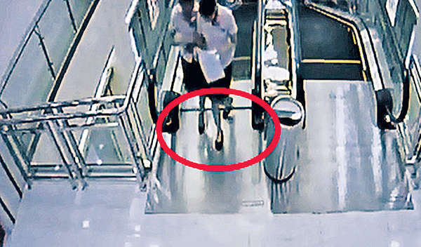 湖北電梯「吞人」係人禍 商場、廠商負主責