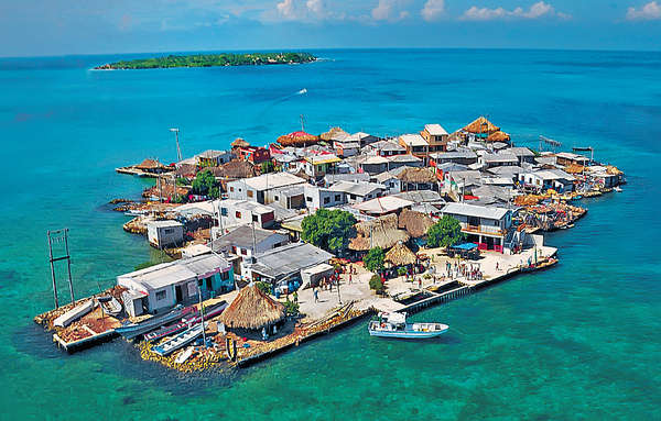 細過兩足球場 卻住千二人 全球最擠島 逼過鴨脷洲