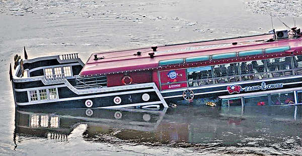 首爾觀光船沉沒 11人全獲救