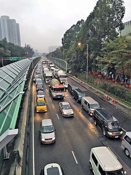 貨車撼水馬 粉嶺公路塞足4個鐘