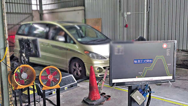 規管汽車廢氣 被批標準不一