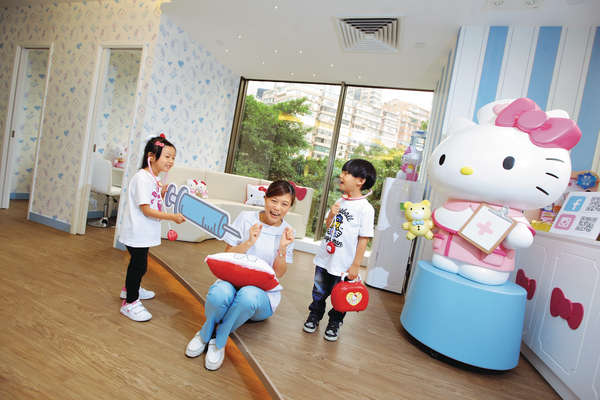 Hello Kitty健康中心 吸引大小粉絲朝聖