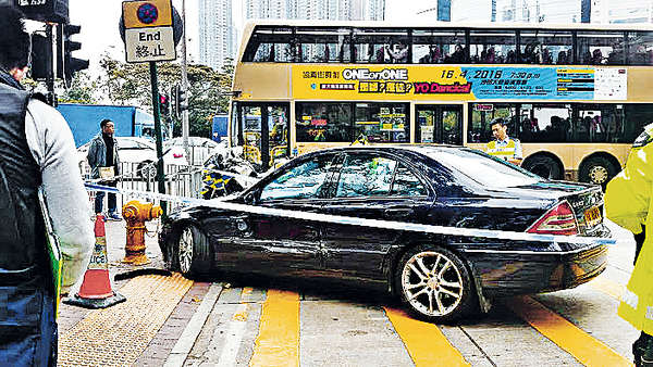 駕Benz撞警車 終身停牌男反轉西九