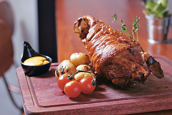 回流80後咖啡店 招牌豬手心機作