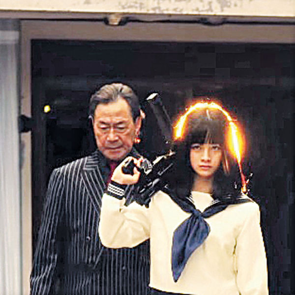 橋本環奈 難忘揸槍戲