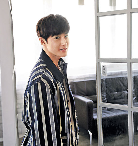 SUHO@EXO 靠街坊髮型殺入影壇