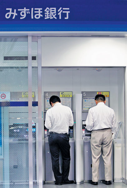 日假卡集團 百人同步盜款億元