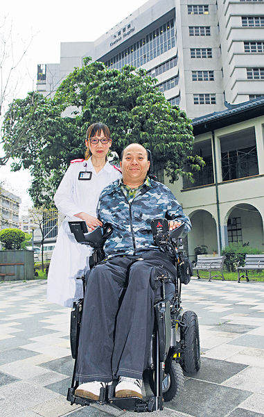 助病人「靠自己」 癱瘓男研發聲控床