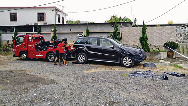 Benz掉頭撞倒 歲半仔捲車底慘死