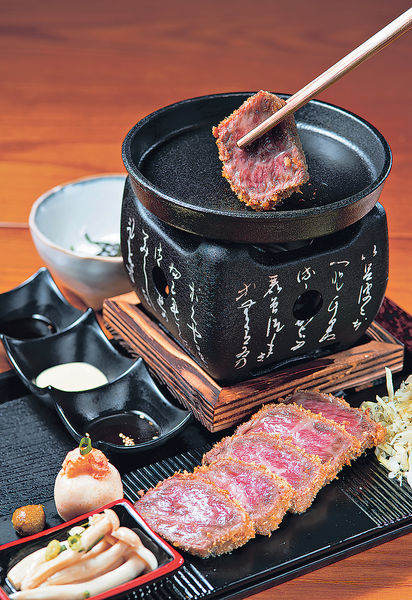 人氣吉列牛扒 外酥脆內全生