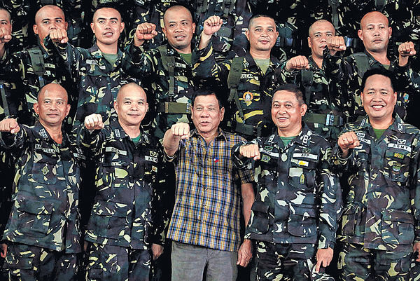 不滿拒售武 菲總統再罵美