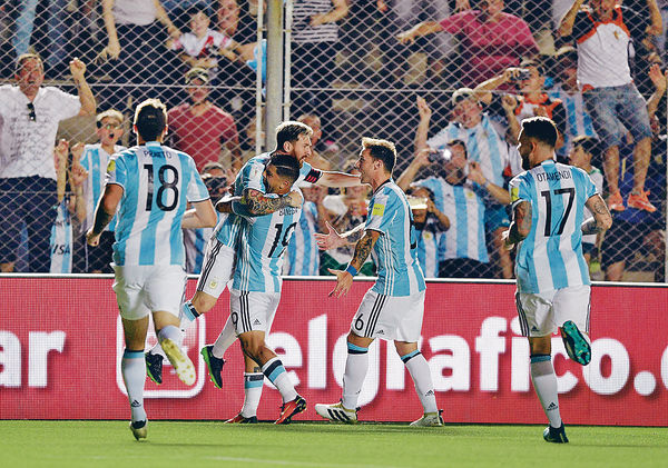 杯葛傳媒 美斯護隊友