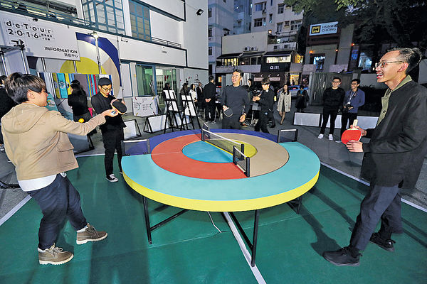 PMQ設旋轉波枱 360度打乒乓波