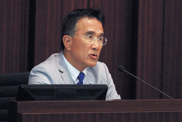 田北辰促政府押後迪士尼擴建