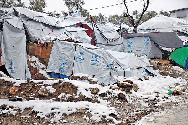 寒流襲歐60死 希臘難民營爆疫