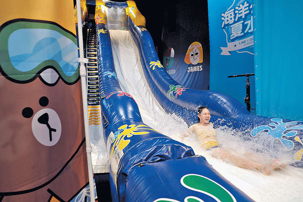 夏水禮玩水韆鞦 瀡3層樓高滑梯