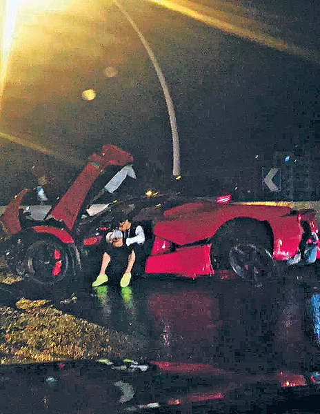 「亞洲第一撞」 滬2250萬法拉利自炒