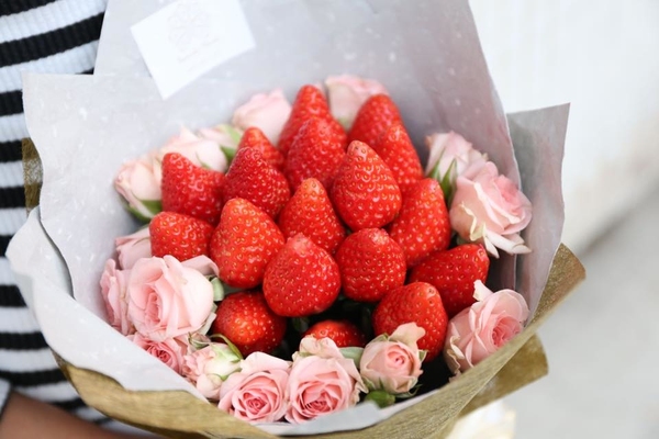 吃得到的甜蜜 士多啤梨玫瑰花束 U Food 香港餐廳及飲食資訊優惠網站