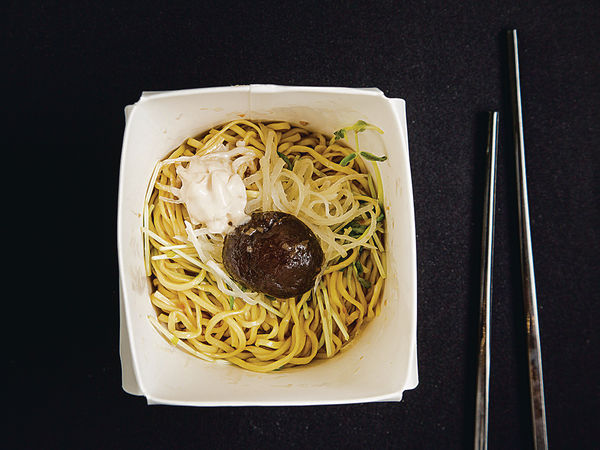 美食車迪士尼外開業 主打$48元「魔廚撈麵」