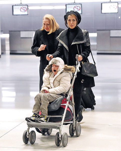 伊朗病童抵美做手術