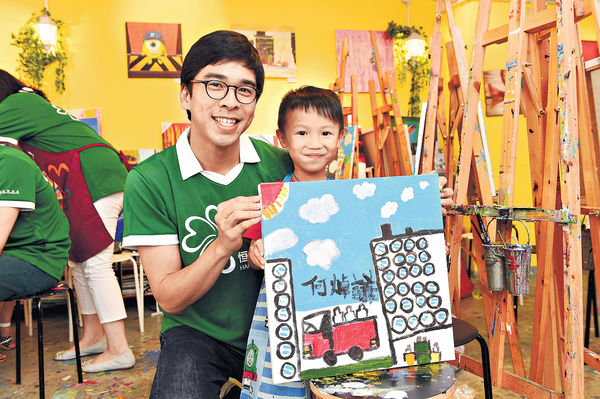 恒隆陳文博夥義工 陪基層玩Art Jam