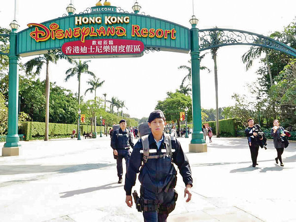 巴斯光年玩具誤當炸彈 迪士尼500員工疏散