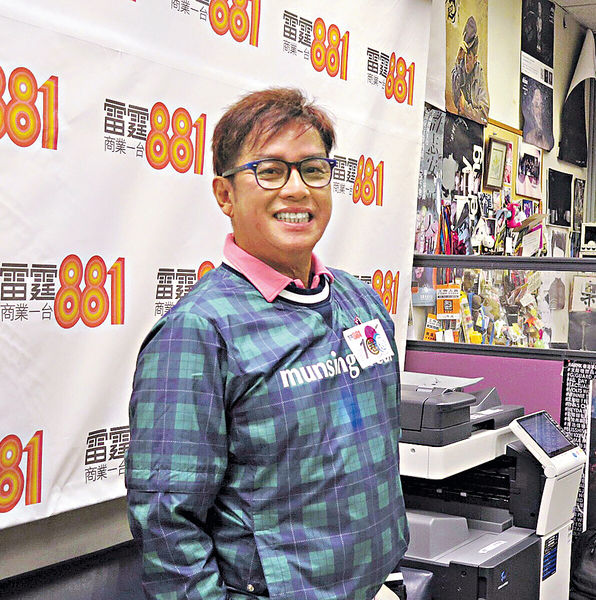 阿倫教華仔唱歌 一味靠「哦」