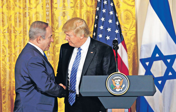 指傳媒對弗林不公 特朗普斥情報部門洩密