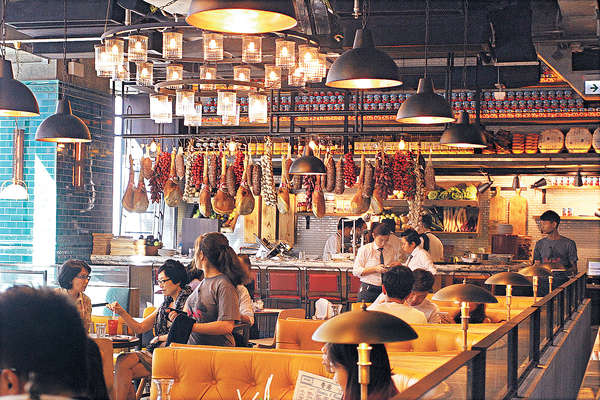 Jamie Oliver食店火熱 訂位爆至9月 沒用內地食材