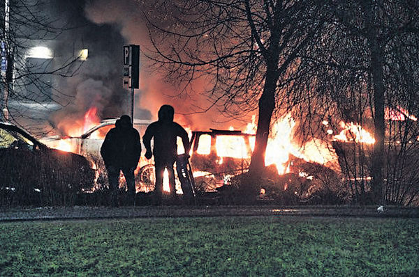 特朗普「開口中」 瑞典移民區爆騷亂