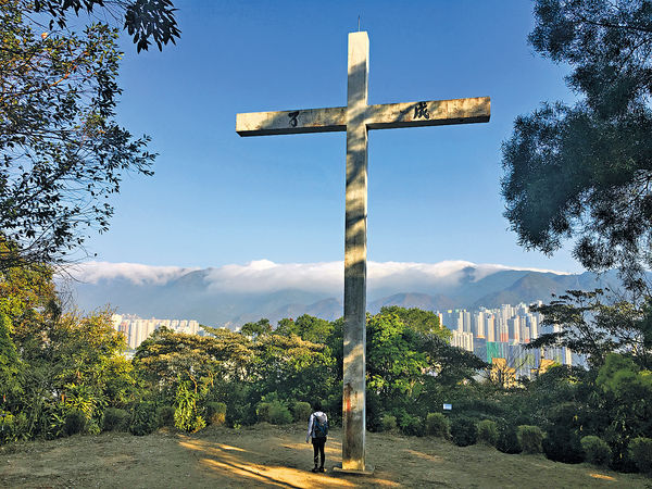 城門水塘上 落道風山