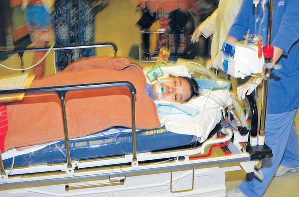 22歲副學士 泳池派對遇溺命危 遊艇會:有兩名救生員當值
