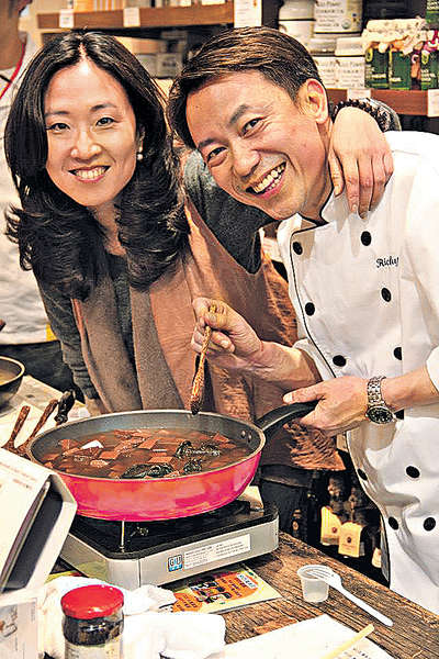 菁雲老闆娘帶名廚雲南採菇