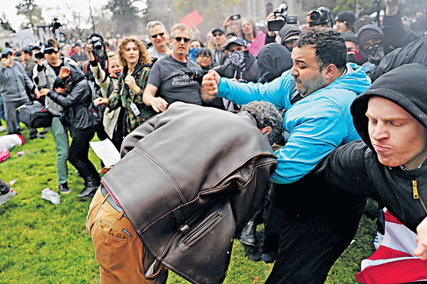 撑特示威「見紅」 美國社會續撕裂