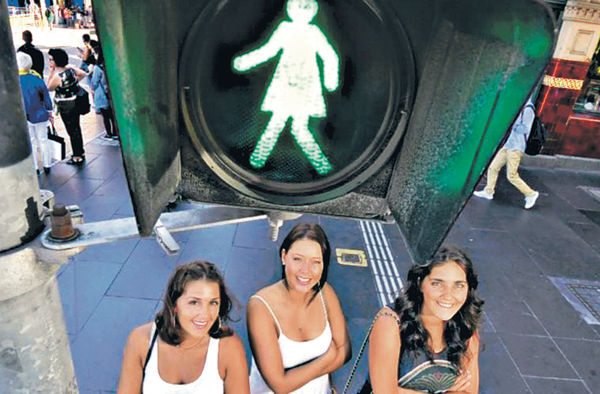 行人公仔轉女 被批浪費公帑