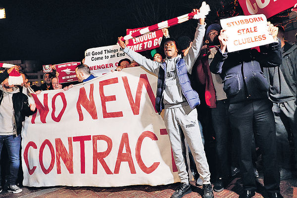 埋單輸2:10 廠迷忍夠示威反「雲」