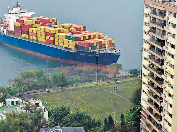 巨輪差4米撞緩跑徑