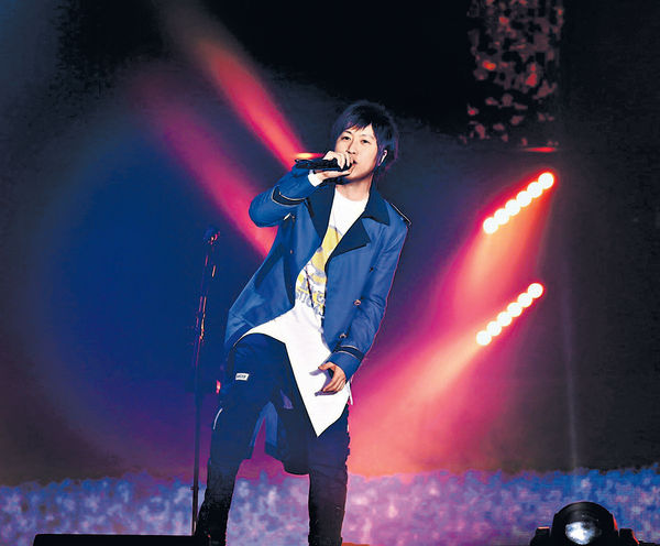 五月天高雄巡唱「加班」滿足歌迷