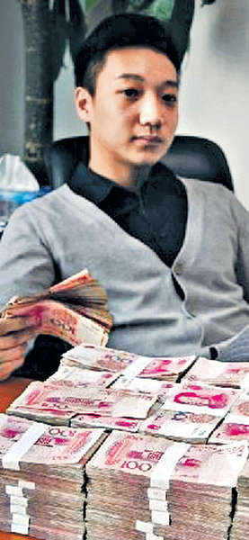 土豪百萬租女友 五千人爭崩頭