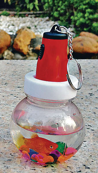 年宵售活魚匙扣 市民：不人道