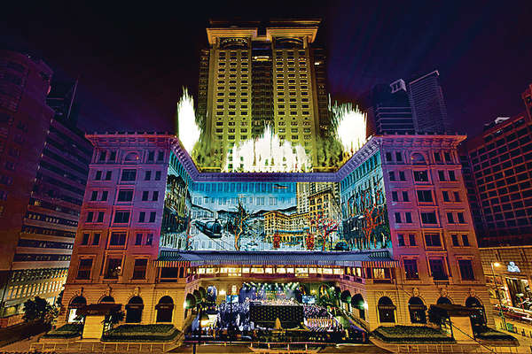 半島慶生 外牆投影香港85載里程