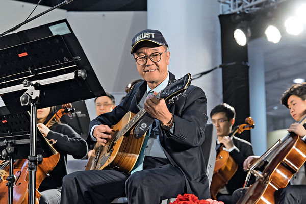 陳繁昌彈結他 與小提琴家姚珏jam歌