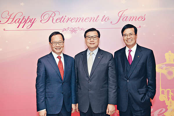 關育材退而不休 繼續做煤氣顧問