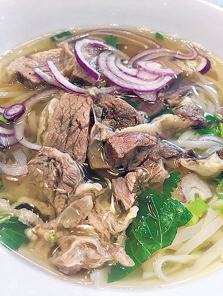 明哥牛肋骨崩沙腩 Pho