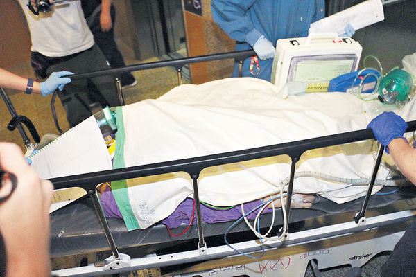 學業困擾 24歲女燒書圖自殺