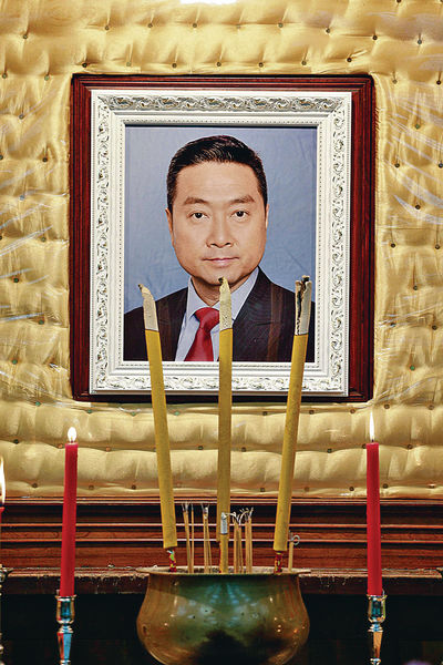 曾守明設靈 曾太︰我為他驕傲