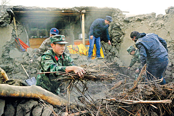 新疆5.5級地震 至少8死 萬人受災