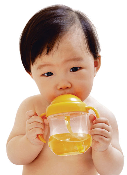 未滿1歲B不宜飲果汁 美兒科學會：高糖缺纖維