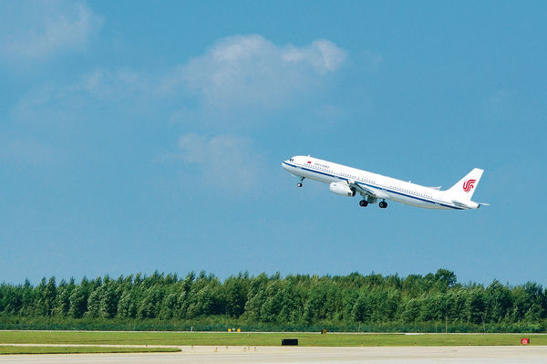 國航驚悚烏龍 工具包掛起落架照飛