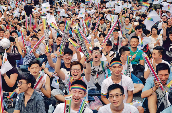 台司法院︰禁同性婚姻違憲應修法